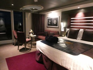 Yacht Club Deluxe Suite 16013