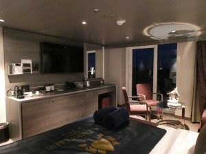 Yacht Club Deluxe Suite 16013