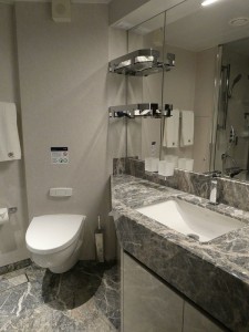 Yacht Club Deluxe Suite 16013