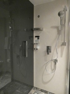 Yacht Club Deluxe Suite 16013