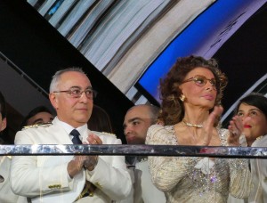 Applaus von Kapitän Raffaele Pontecorvo und Sopphia Loren