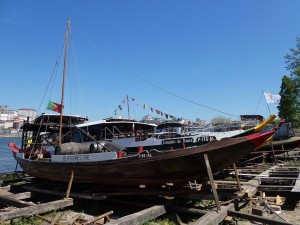 Werft am Ufer