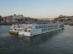 AmaVida und Viking Helgrim