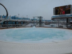Hot Tub am Pooldeck
