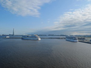 AIDAdiva und Viking Jupiter