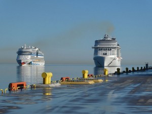 AIDAmar und MSC Meraviglia