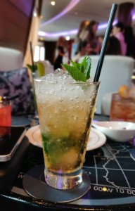 Cocktails im Commordore Club