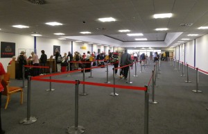 nur kurze Schlangen am Check-in