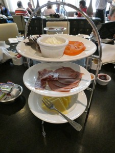 Wurst und Käse in der Etagere