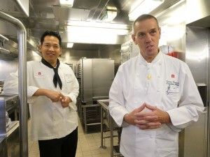 Küchenchef Jo Jo und Executive Chef Klaus Kremer