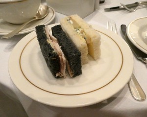 zuerst kommen die Sandwiches
