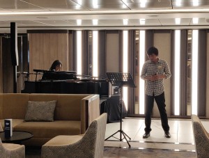 Angelo und EJ in der Main Lounge