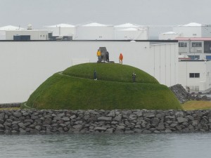 Kunst an der Hafenausfahrt