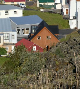 "überlebendes" Haus am Lavastrom