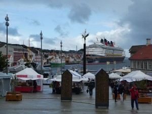 Marktstände unterhalb der Kathedrale