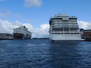 Disney Magic und Viking Jupiter
