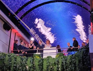 gleich wird das Band durchschnitten