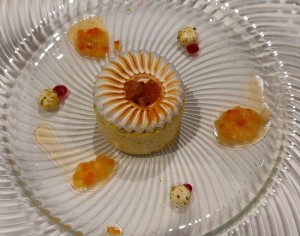 Pistazienparfait mit Orangengranit und exotischem Fruchtcocktail