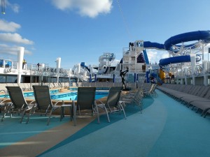 Hauptpool und Sonnendeck