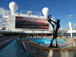 Hauptpool und Sonnendeck