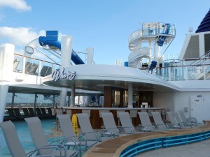 Waves Pool Bar