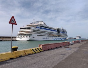 AIDAsol und Seven Seas Splendor