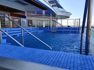 Infinity-Edge Plunge Pool
