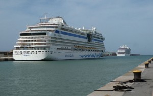 AIDAsol und Seven Seas Splendor