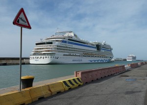 AIDAsol und Seven Seas Splendor