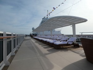 oberes Sonnendeck mit Joggingbahn