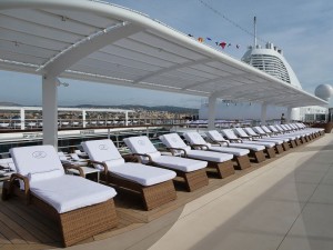 oberes Sonnendeck mit Joggingbahn