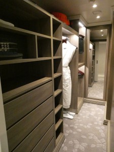 begehbarere Kleiderschrank