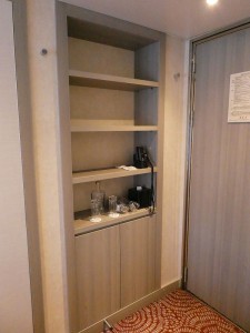 Regal mit Schrank