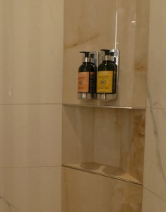 Shampoo, Duschgel, Ablage