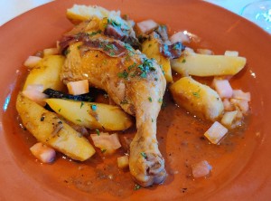 Hähnchen im Topf "Frango na Púcara"