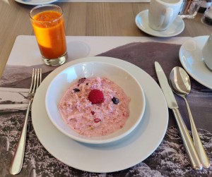 Gemüsesmoothie und Müsli