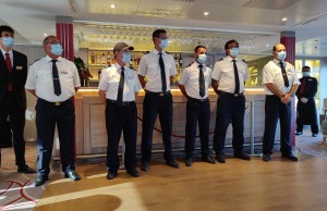 Kapitän Brago und das nautische Team