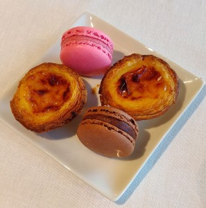 Nochmals Macarons und Pastel de Nata zum Kaffee