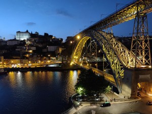Porto bei Nacht
