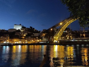 Porto bei Nacht
