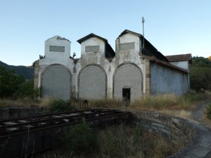 Lokschuppen mit Drehscheibe