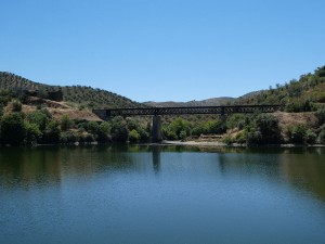 aufgelassene Eisenbahnbrücke