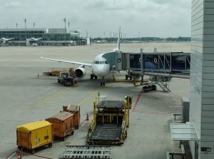 unser Flugzeug am Gate