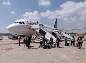 Aussteigen am Vorfeld in Neapel