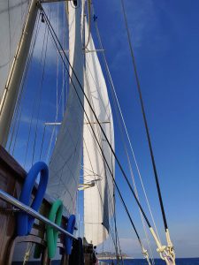 unter Segeln