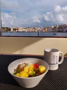 Frühstück mit Aussicht - Corricella
