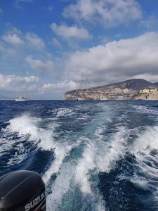 S.Y. Chronos vor Sorrent