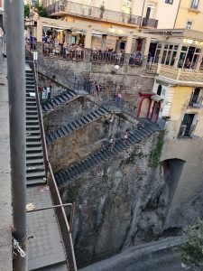 Treppen vom Hafen zur Stadt
