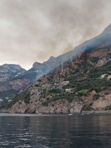 Feuer bei Positano