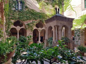 Kloster mit Kreuzgang